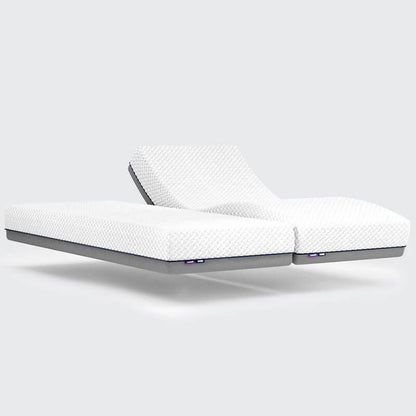 This layered foam mattress is constructed from a Visco/memory foam topper and a supportive, filler-free reflex foam base to provide pressure-relieving benefits.