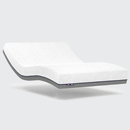 This layered foam mattress is constructed from a Visco/memory foam topper and a supportive, filler-free reflex foam base to provide pressure-relieving benefits.