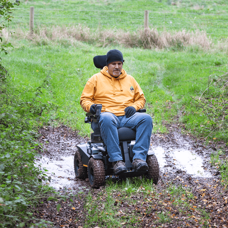 mobility-world-ltd-uk-Quantum-Outback-All-Terrain-Powerchair-lifestyle_1