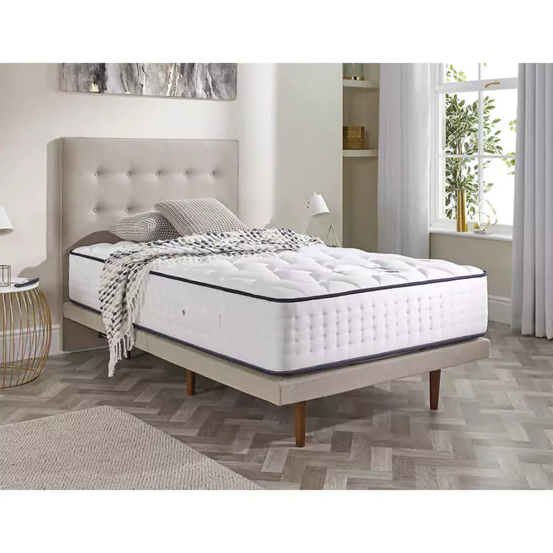 The Opera Gel 1000 Adjustable Mattress is a comfortable, multilayer mattress with a 2/5 firmness, featuring 1000 pocket springs, high-density foam shell, memory and gel-infused foams, carry handles, and a ventilated top cover.